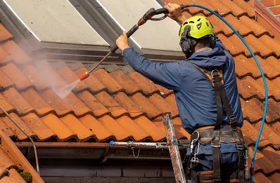 Démoussage et hydrofuge de toiture à Grézet-Cavagnan